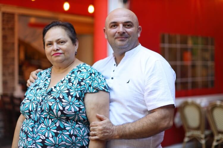 תמונה של בעלי הרשת - אמא נלי והבן גור